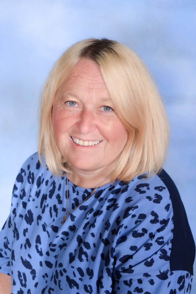 Mrs H Woolley